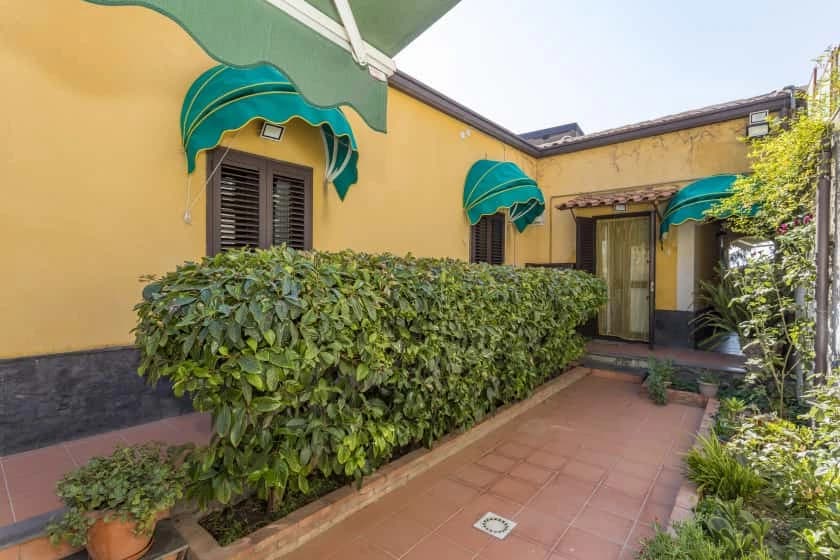 Vista ingresso principale - Casa vacanze Belpasso con giardino