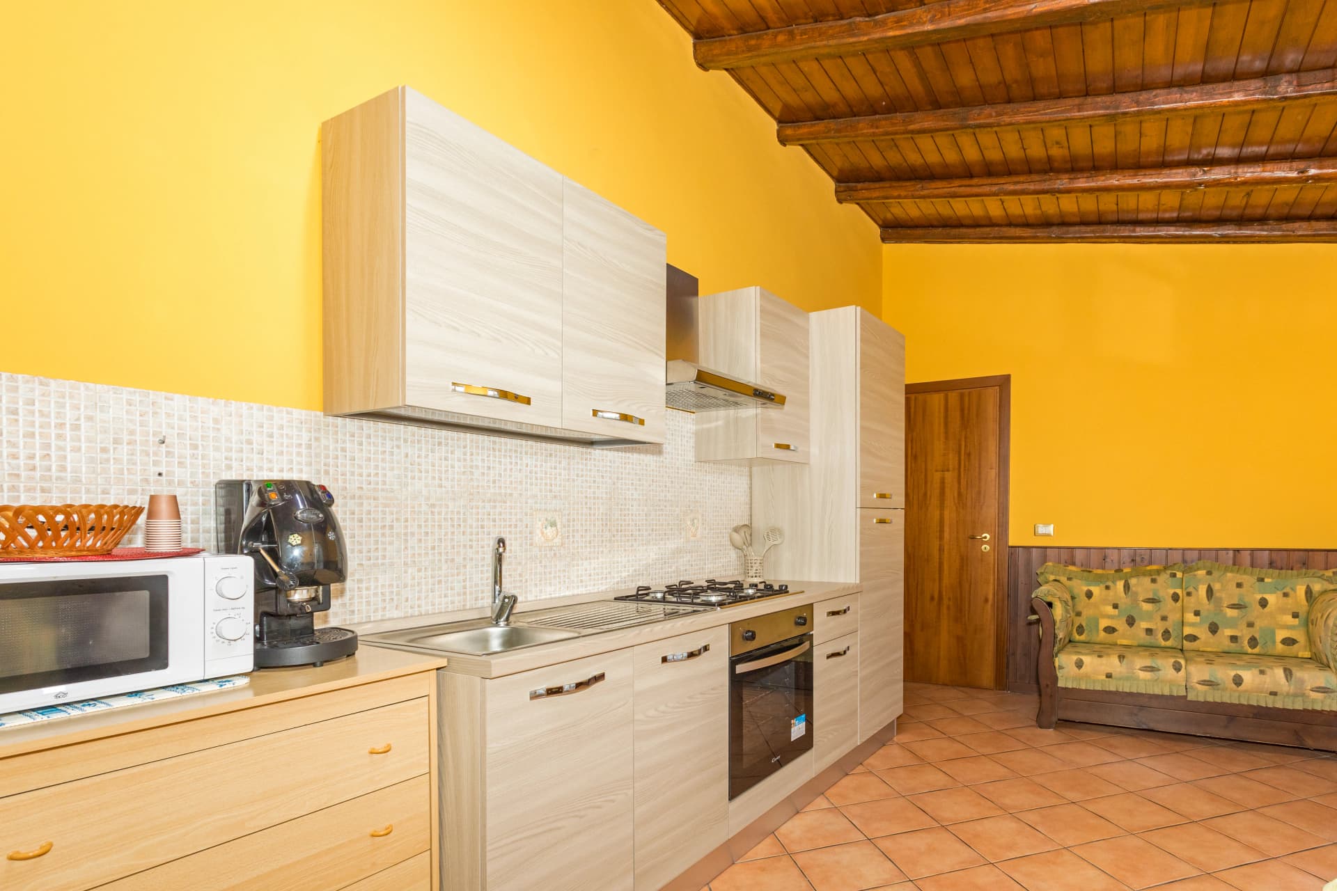 Dettaglio cucina con elettrodomestici - Appartamento affitti brevi Belpasso